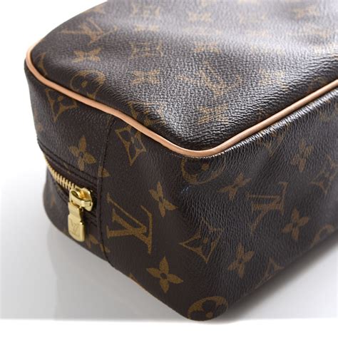 lv toiletry 25|LOUIS VUITTON Monogram Toiletry Bag 25 .